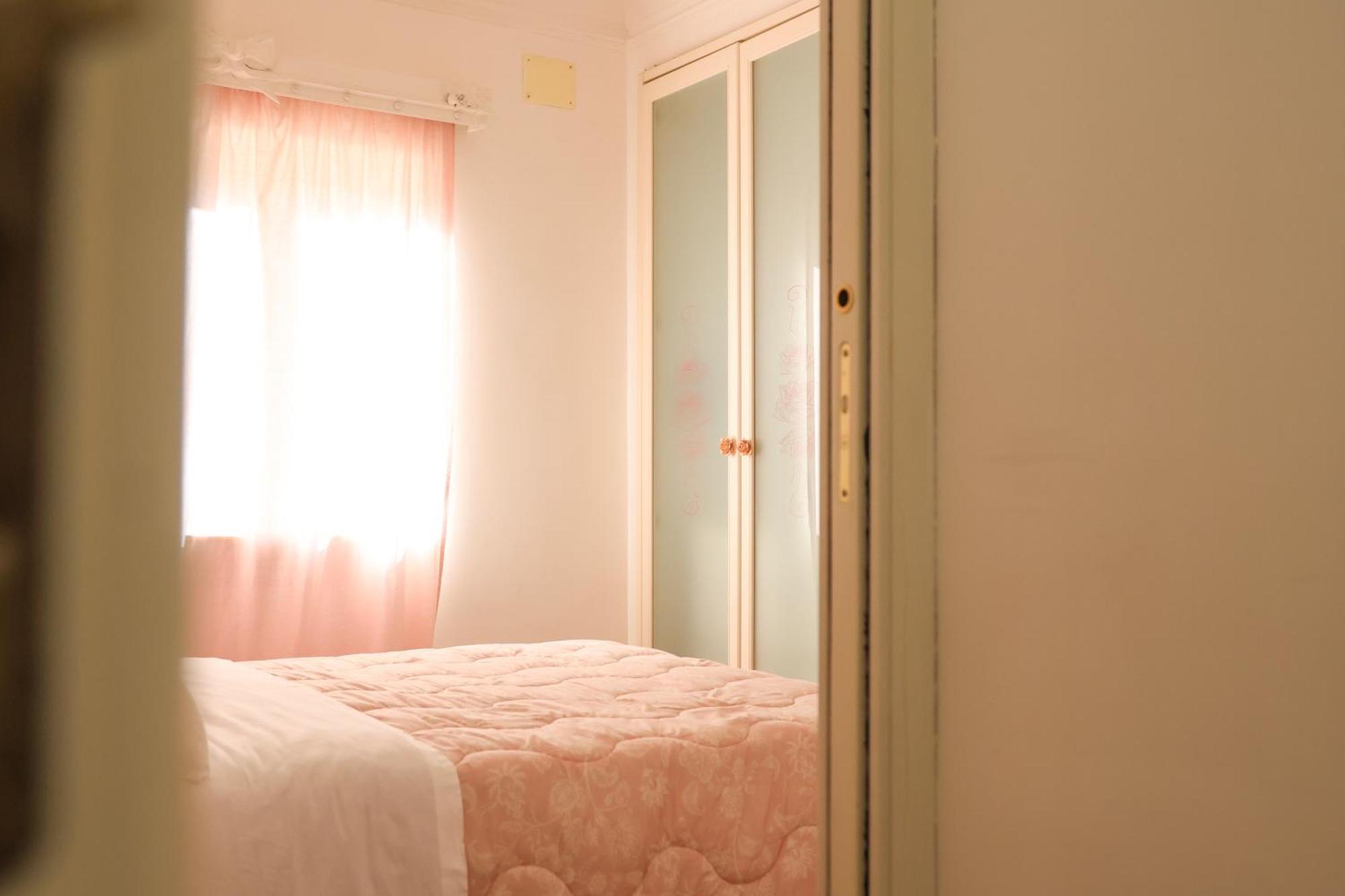 Grace'S Home In The City Center Napoli Esterno foto