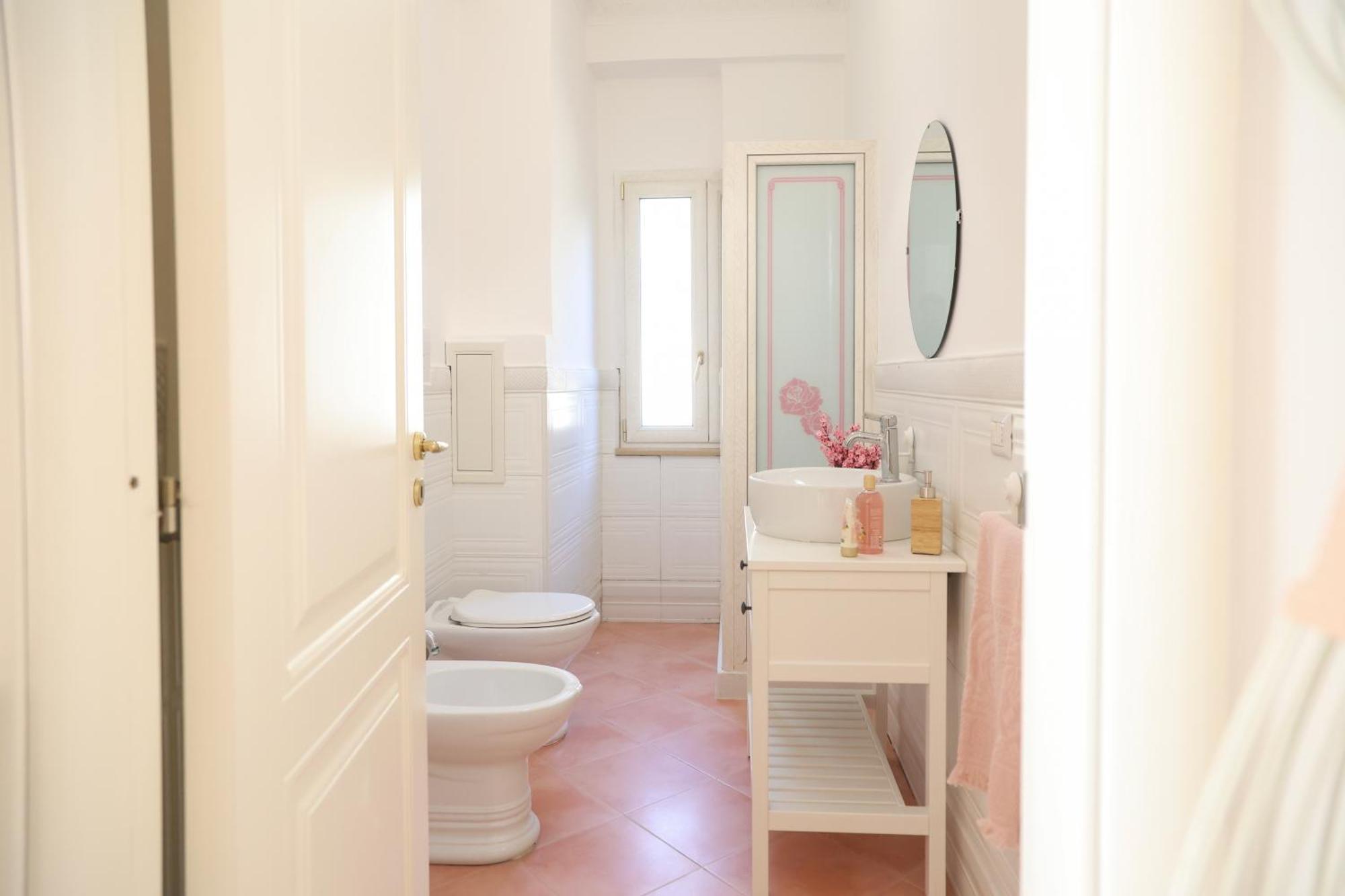 Grace'S Home In The City Center Napoli Esterno foto