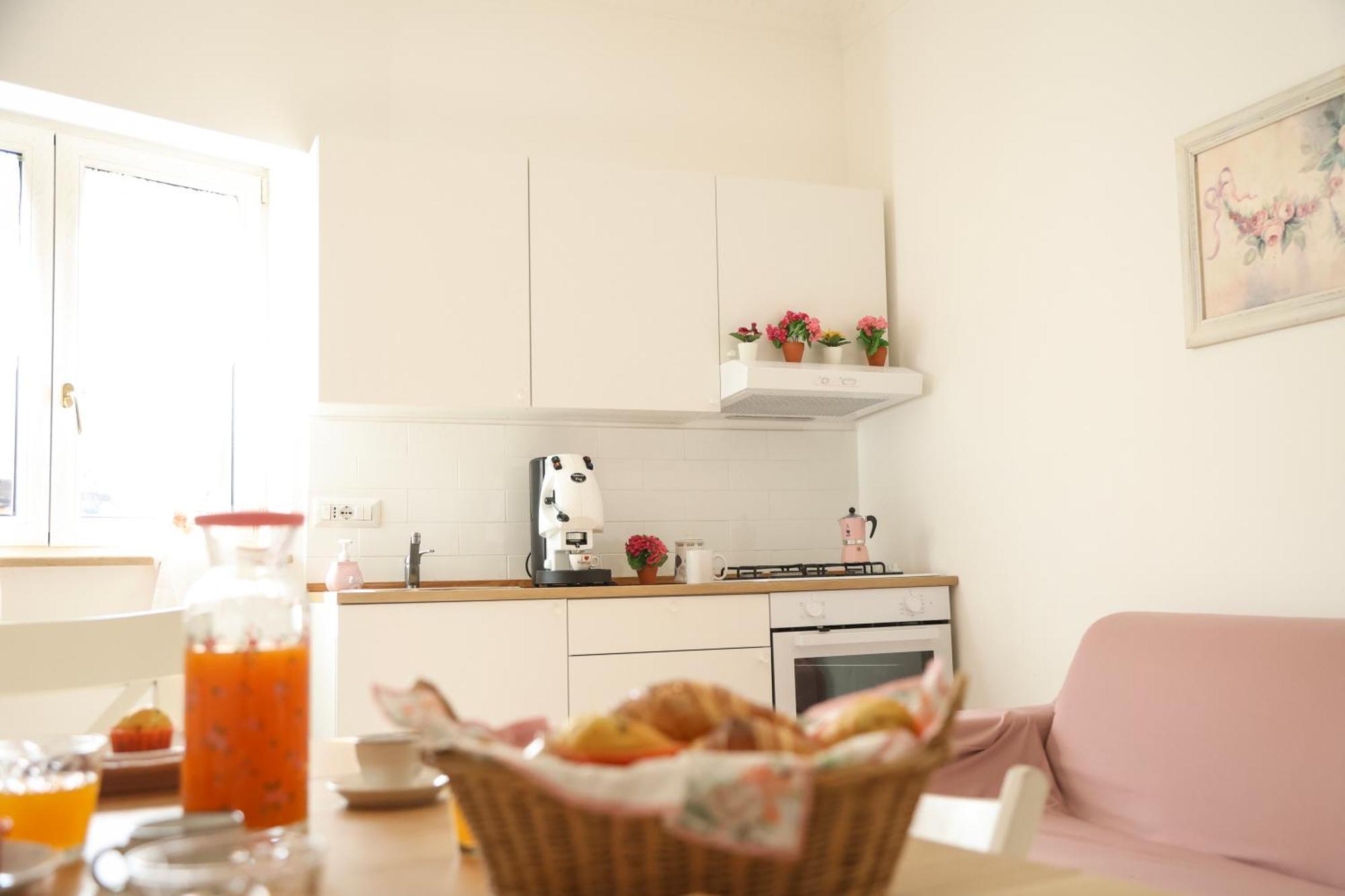 Grace'S Home In The City Center Napoli Esterno foto